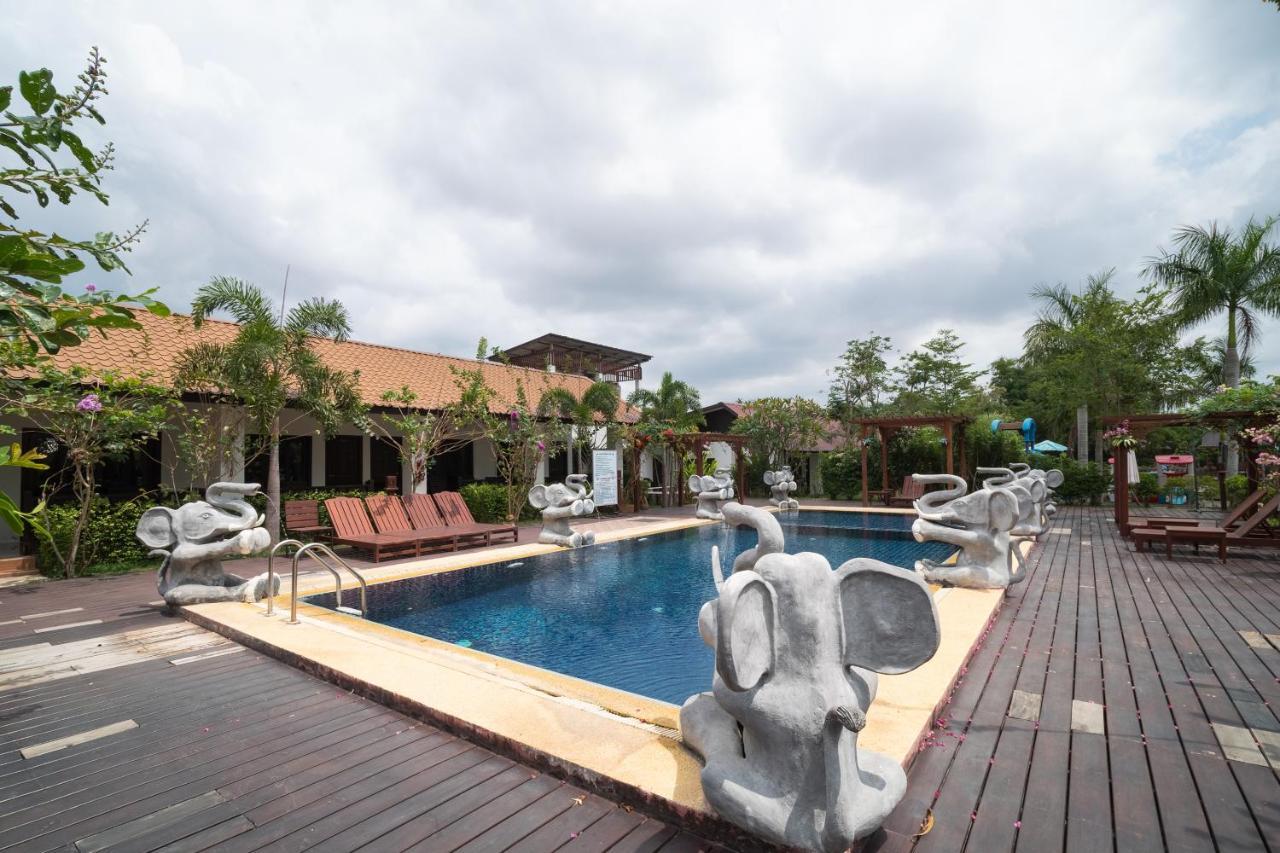 Oyo 837 Baan Kiang Nam Resort Bang Lamung Exterior foto